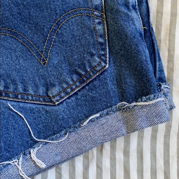 Vintage Levi’s Cut Off Jean Shorts - Picture 3 of 3